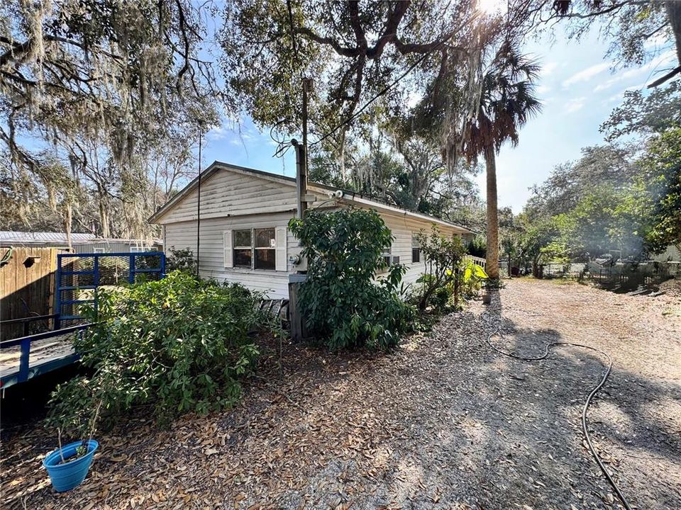 For Sale: $100,000 (3 beds, 2 baths, 1344 Square Feet)