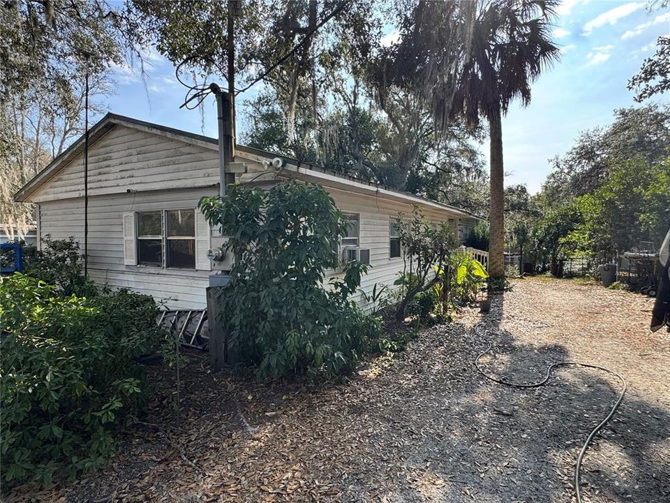 For Sale: $100,000 (3 beds, 2 baths, 1344 Square Feet)