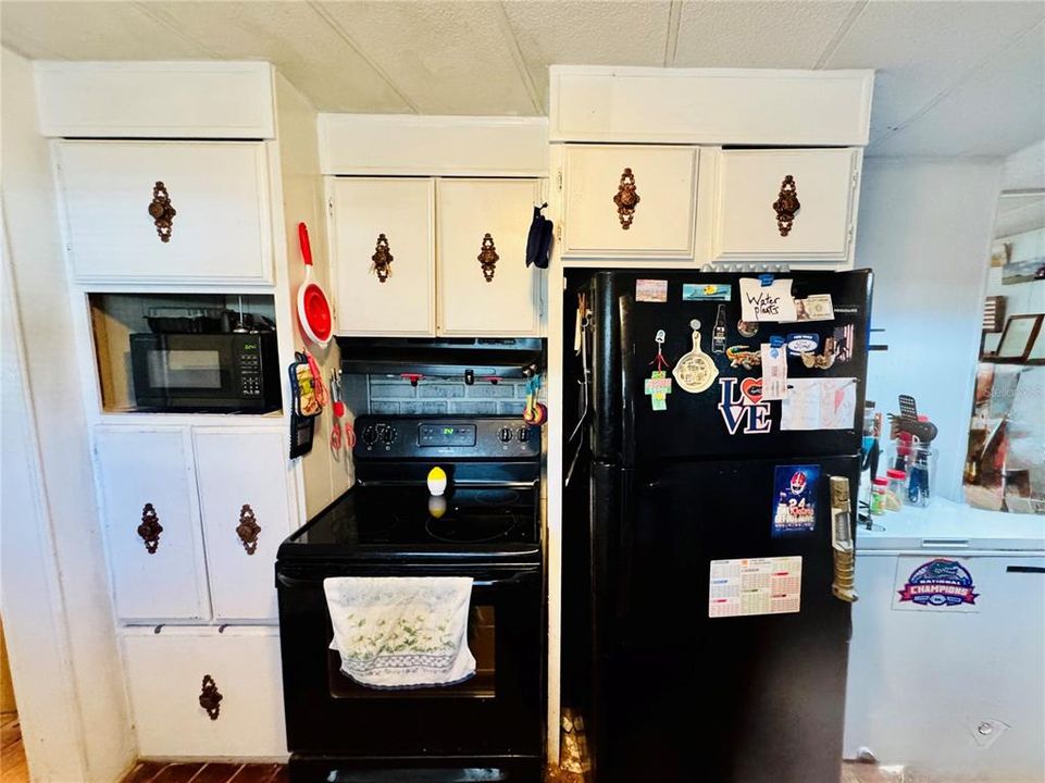 For Sale: $100,000 (3 beds, 2 baths, 1344 Square Feet)