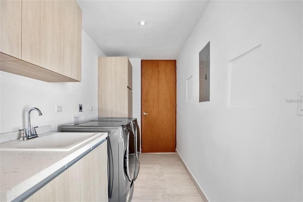 For Rent: $8,750 (4 beds, 4 baths, 3400 Square Feet)