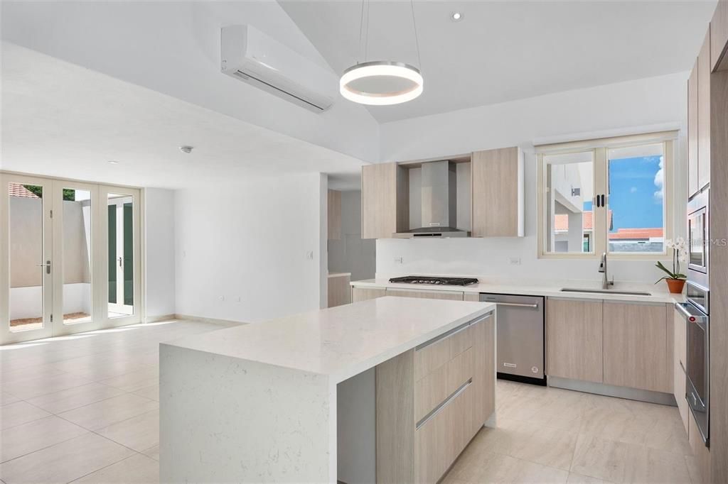 For Rent: $8,750 (4 beds, 4 baths, 3400 Square Feet)