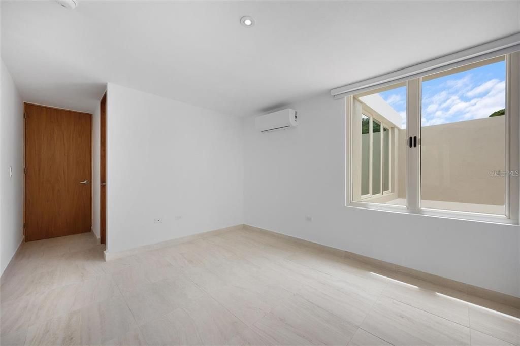 For Rent: $8,750 (4 beds, 4 baths, 3400 Square Feet)