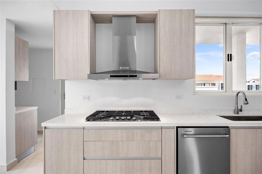 For Rent: $8,750 (4 beds, 4 baths, 3400 Square Feet)