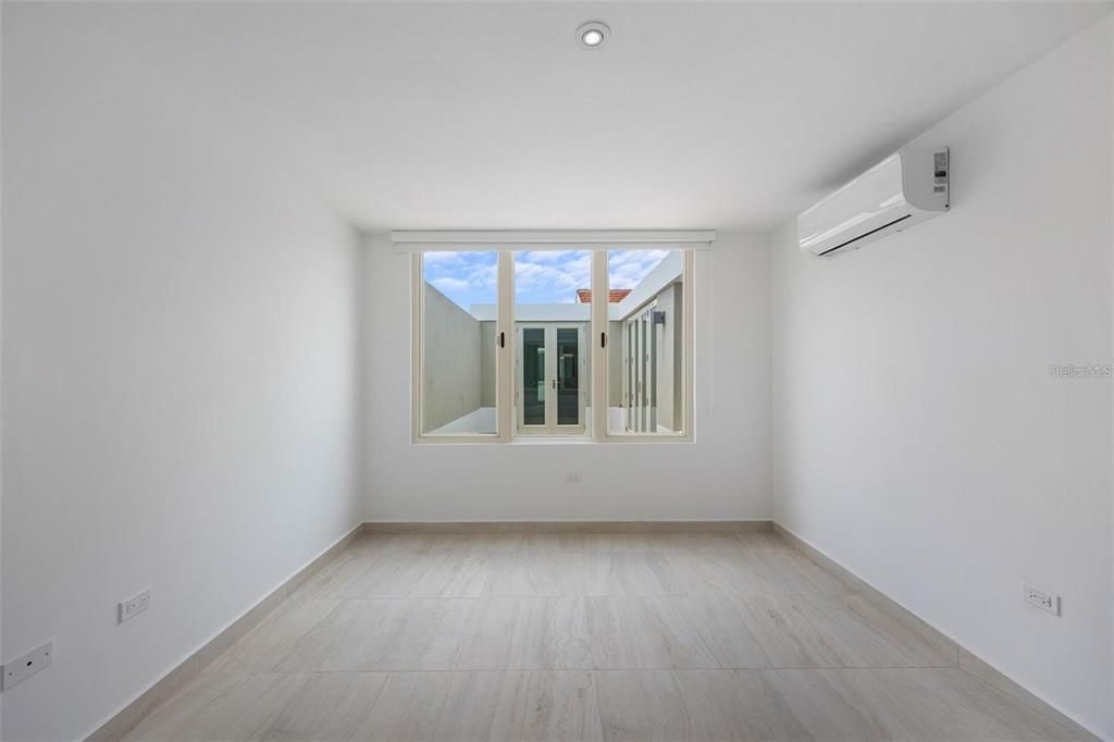 For Rent: $8,750 (4 beds, 4 baths, 3400 Square Feet)