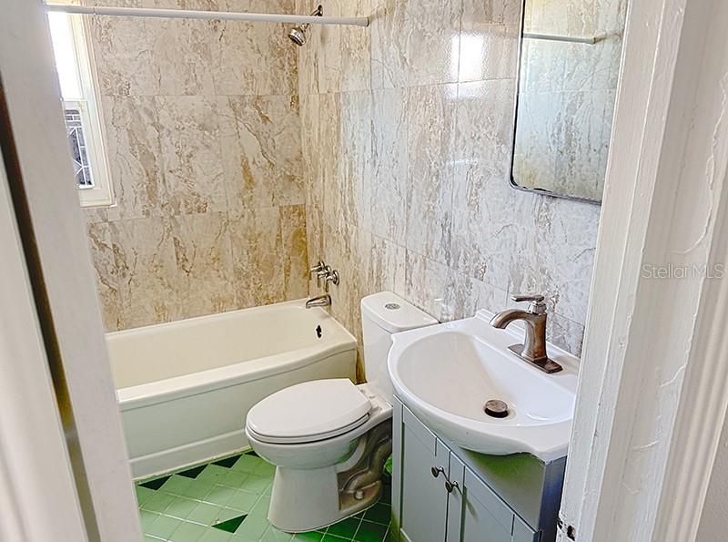 出租: $950 (1 贝兹, 1 浴室, 800 平方英尺)