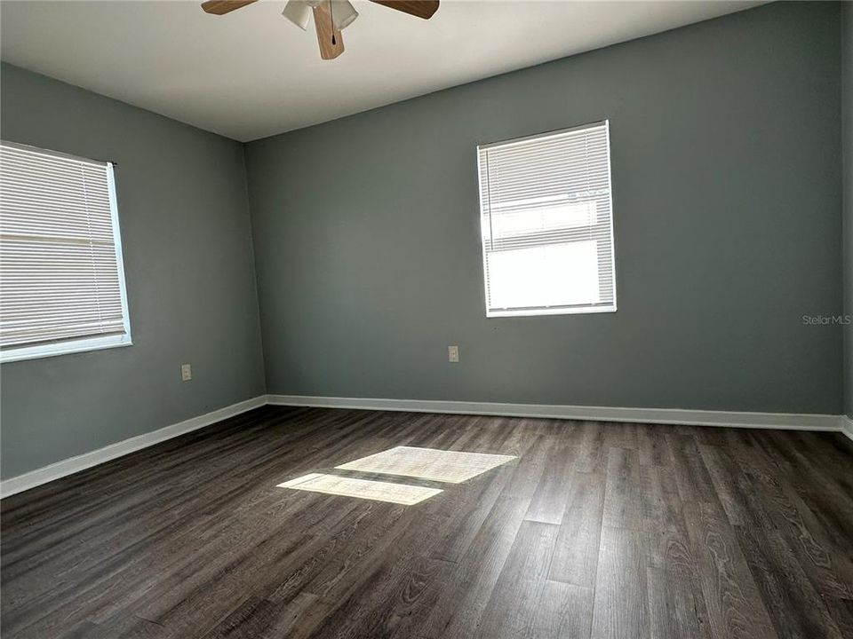 出租: $950 (1 贝兹, 1 浴室, 800 平方英尺)