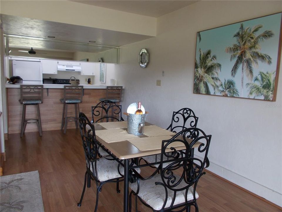 待售: $155,000 (2 贝兹, 2 浴室, 1123 平方英尺)