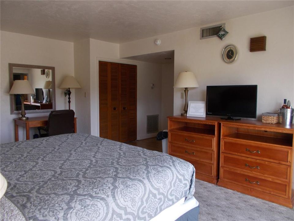 待售: $155,000 (2 贝兹, 2 浴室, 1123 平方英尺)