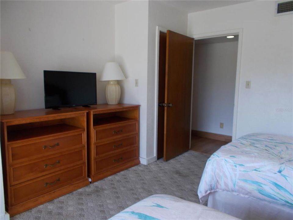 待售: $155,000 (2 贝兹, 2 浴室, 1123 平方英尺)