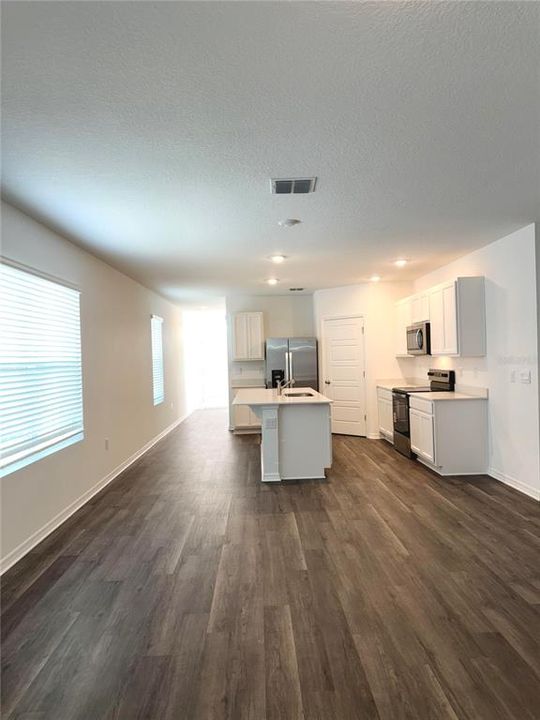 В аренду: $2,195 (4 спален, 2 ванн, 1665 Квадратных фут)