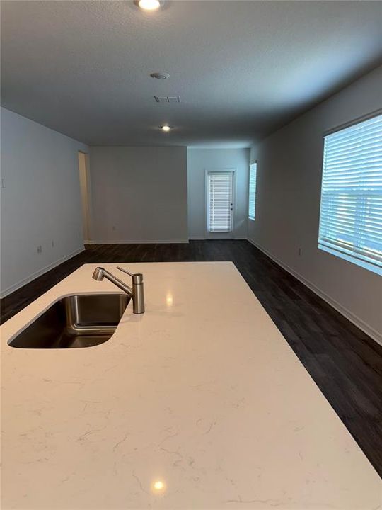 В аренду: $2,195 (4 спален, 2 ванн, 1665 Квадратных фут)