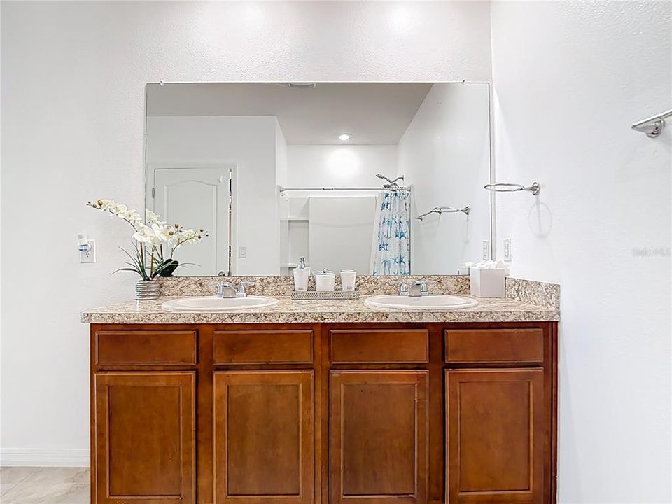 For Sale: $300,000 (3 beds, 2 baths, 1725 Square Feet)