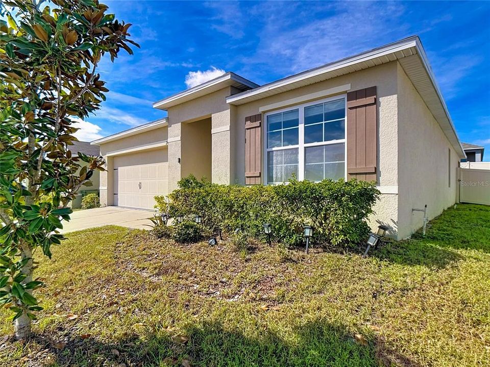 For Sale: $300,000 (3 beds, 2 baths, 1725 Square Feet)