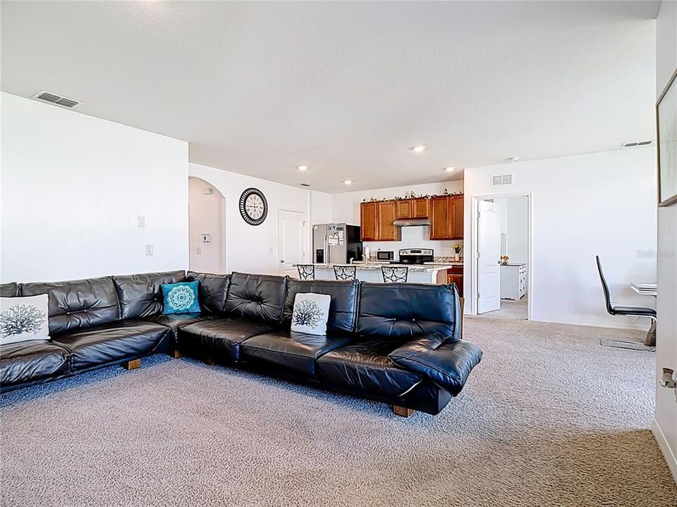 For Sale: $300,000 (3 beds, 2 baths, 1725 Square Feet)