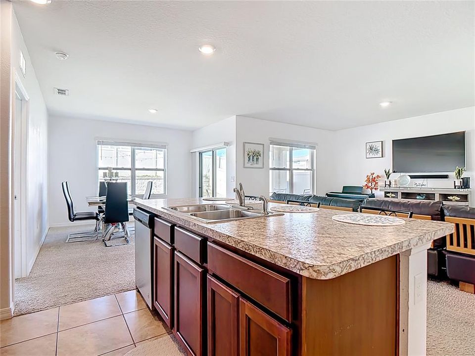 For Sale: $300,000 (3 beds, 2 baths, 1725 Square Feet)