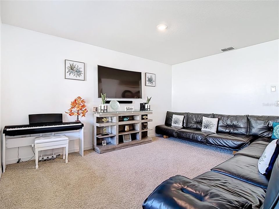 For Sale: $300,000 (3 beds, 2 baths, 1725 Square Feet)