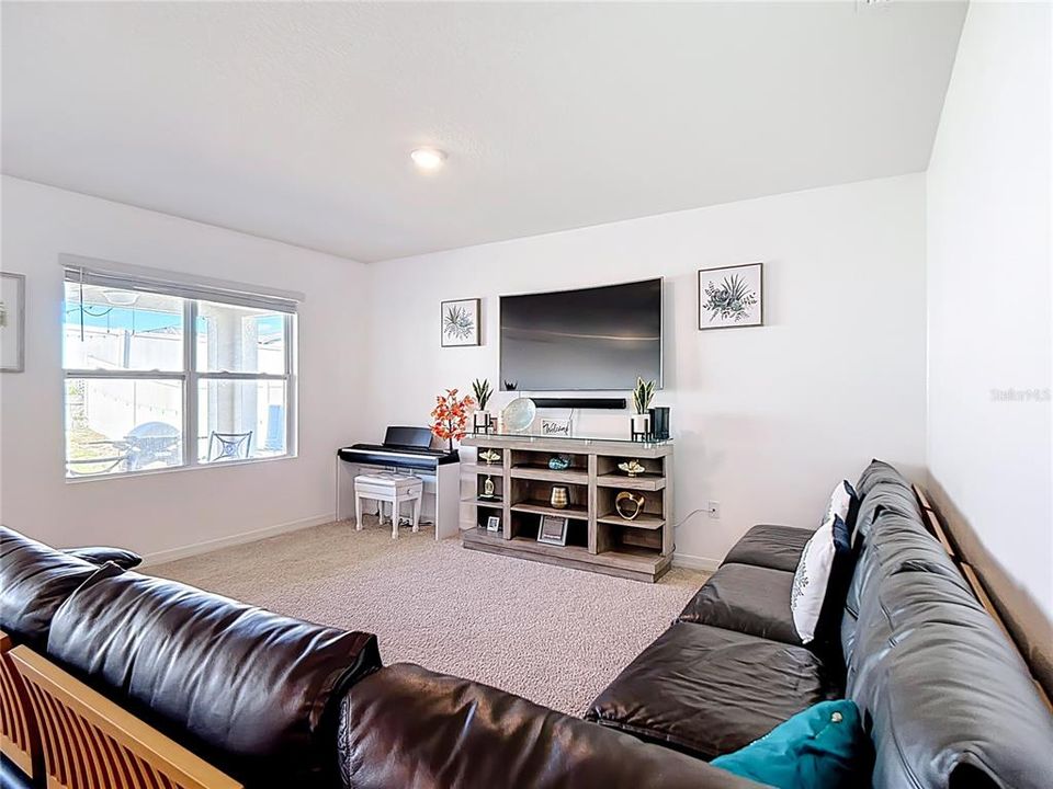 For Sale: $300,000 (3 beds, 2 baths, 1725 Square Feet)