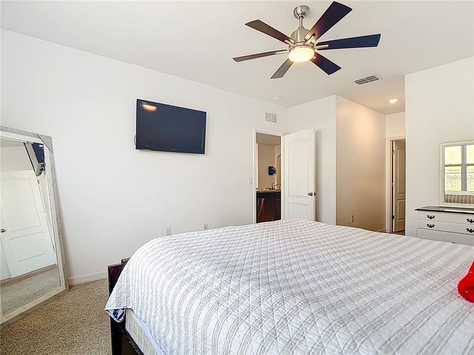 For Sale: $300,000 (3 beds, 2 baths, 1725 Square Feet)