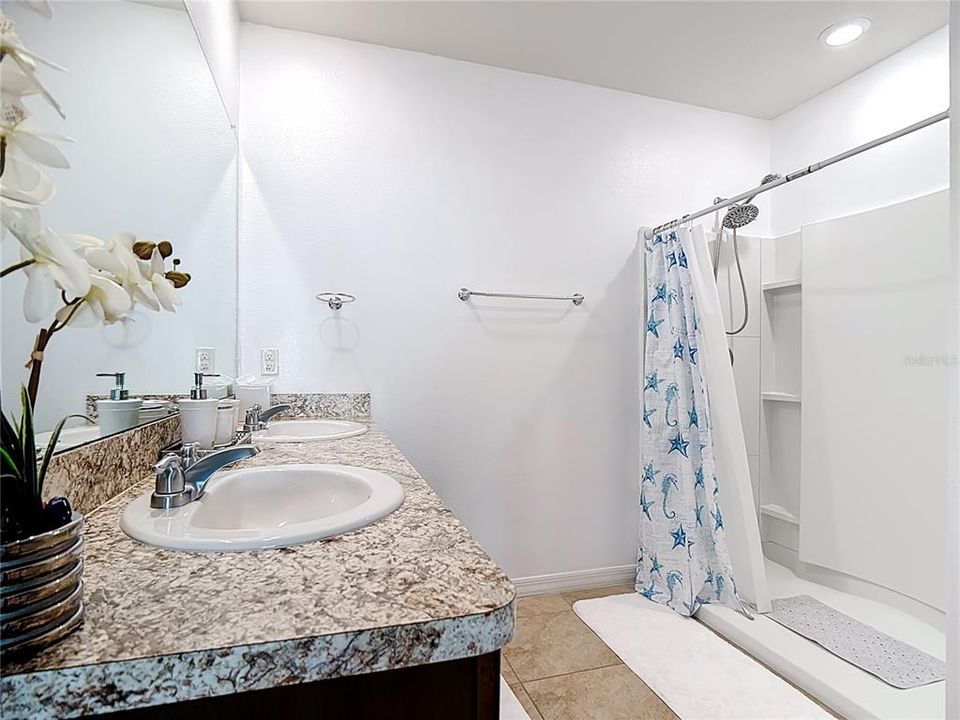 For Sale: $300,000 (3 beds, 2 baths, 1725 Square Feet)