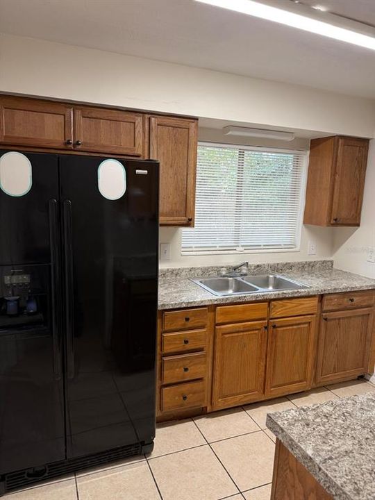 出租: $1,200 (2 贝兹, 1 浴室, 900 平方英尺)