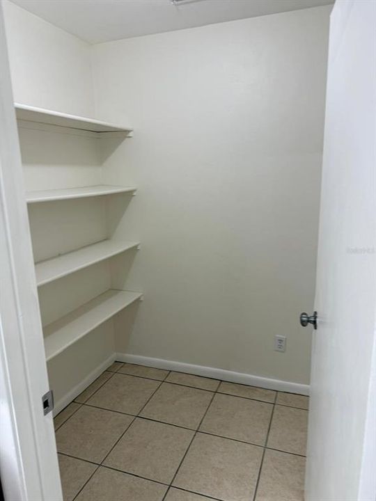 出租: $1,200 (2 贝兹, 1 浴室, 900 平方英尺)