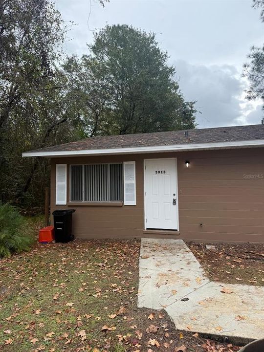 出租: $1,200 (2 贝兹, 1 浴室, 900 平方英尺)