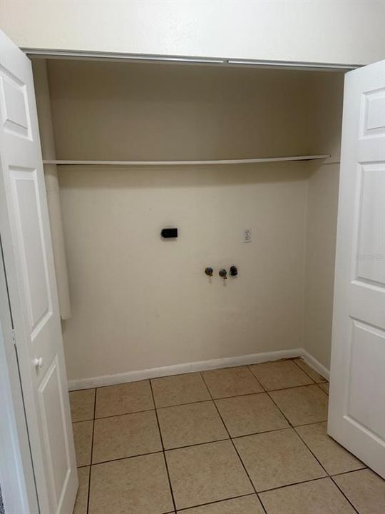 出租: $1,200 (2 贝兹, 1 浴室, 900 平方英尺)