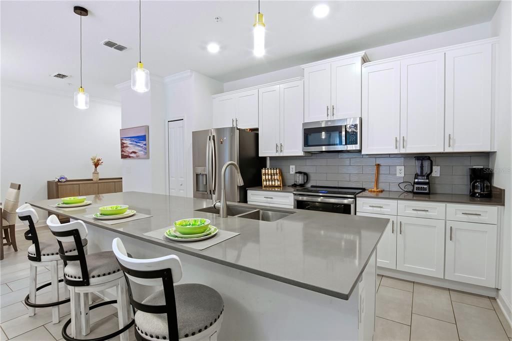 For Sale: $468,000 (4 beds, 3 baths, 1902 Square Feet)