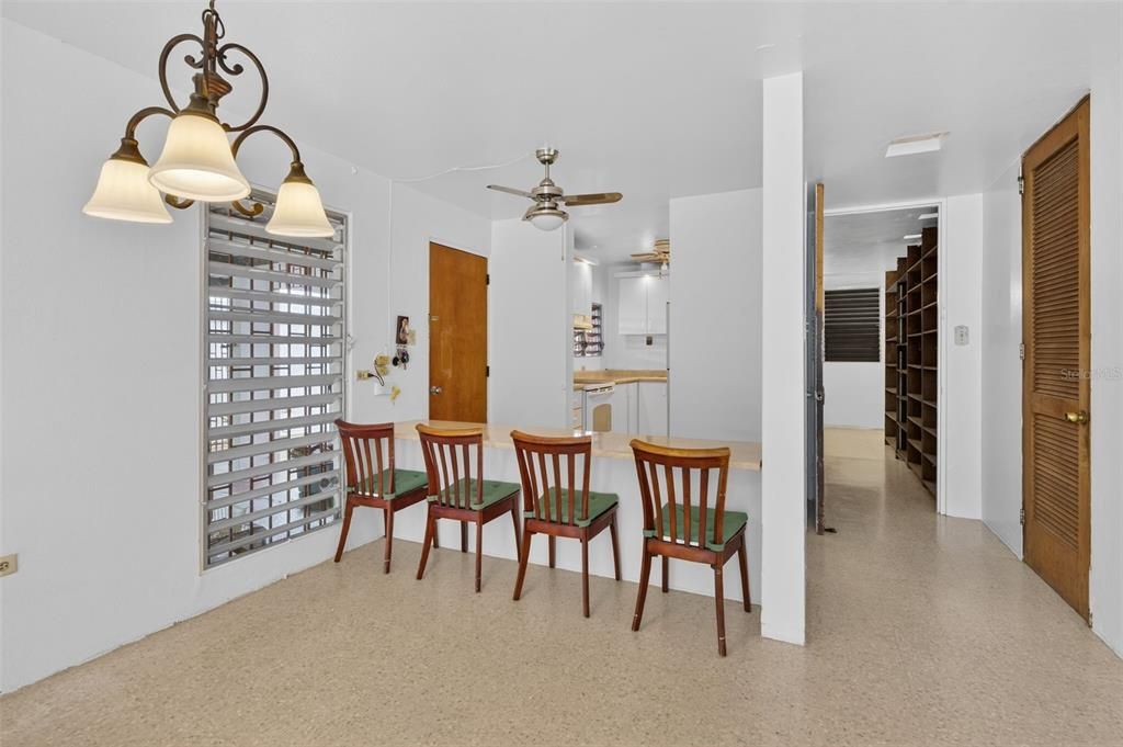 En Venta: $310,000 (3 camas, 2 baños, 1321 Pies cuadrados)