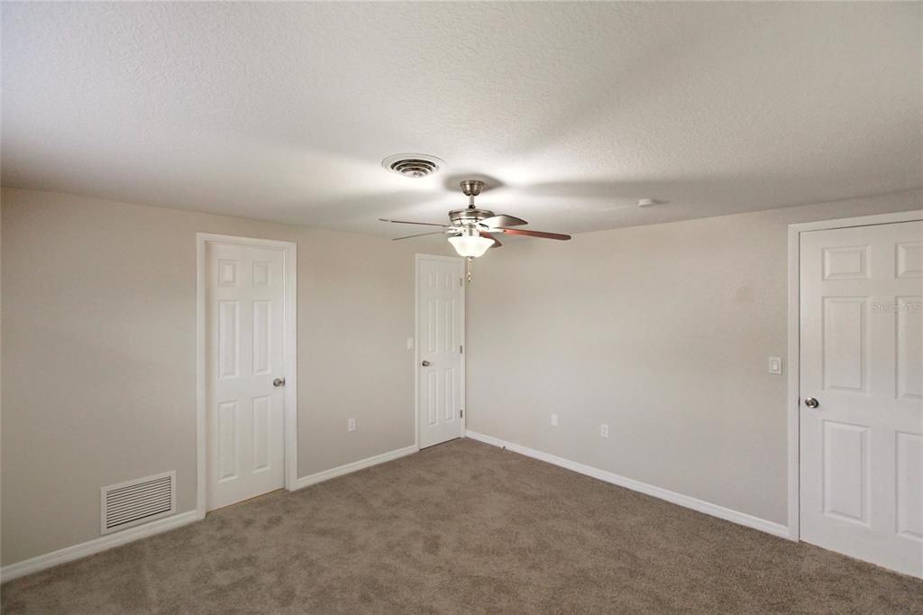 For Sale: $302,500 (3 beds, 2 baths, 1421 Square Feet)