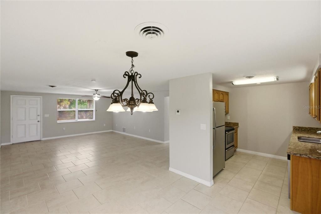 For Sale: $302,500 (3 beds, 2 baths, 1421 Square Feet)