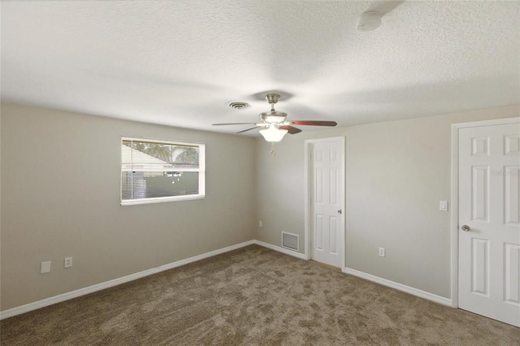 For Sale: $302,500 (3 beds, 2 baths, 1421 Square Feet)