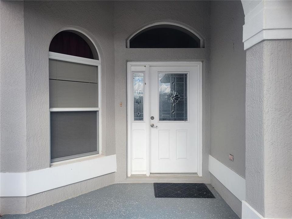 For Sale: $365,000 (2 beds, 2 baths, 1918 Square Feet)