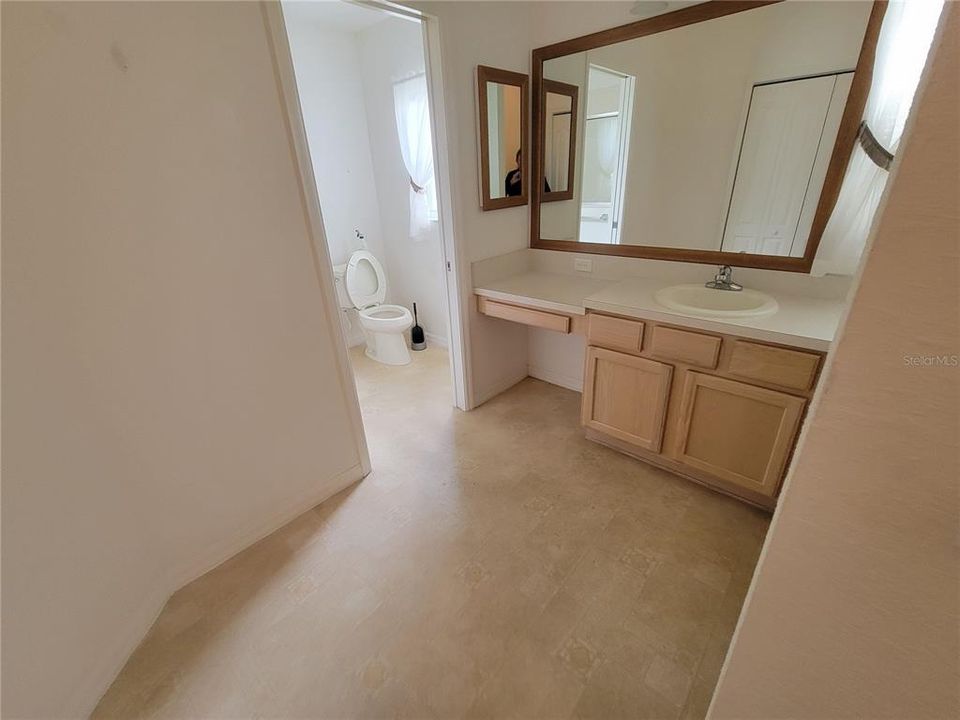 For Sale: $365,000 (2 beds, 2 baths, 1918 Square Feet)