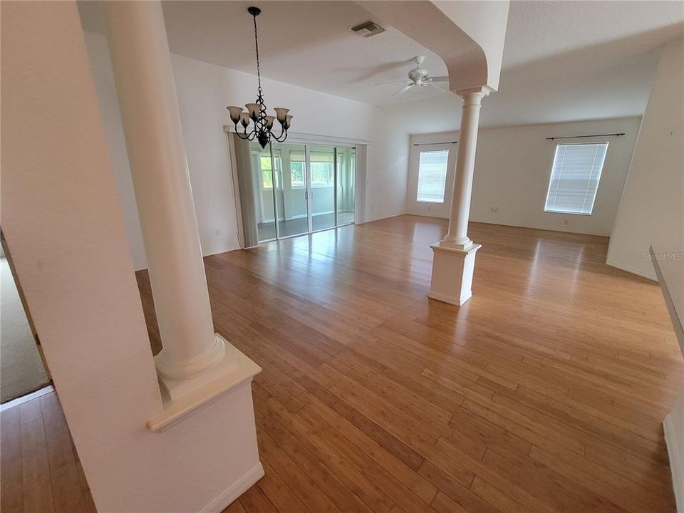 For Sale: $365,000 (2 beds, 2 baths, 1918 Square Feet)