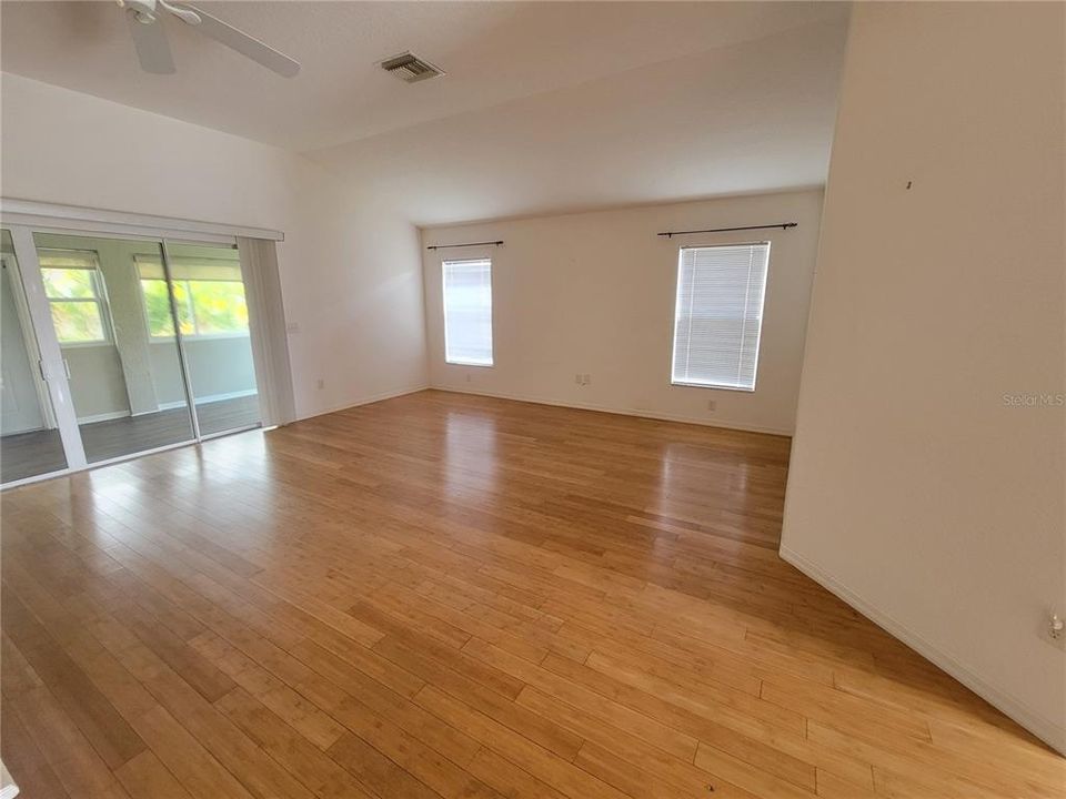 For Sale: $365,000 (2 beds, 2 baths, 1918 Square Feet)