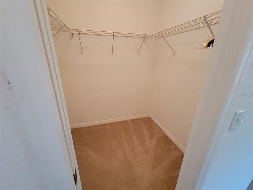 For Sale: $365,000 (2 beds, 2 baths, 1918 Square Feet)