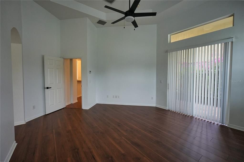 For Sale: $490,000 (4 beds, 2 baths, 1941 Square Feet)