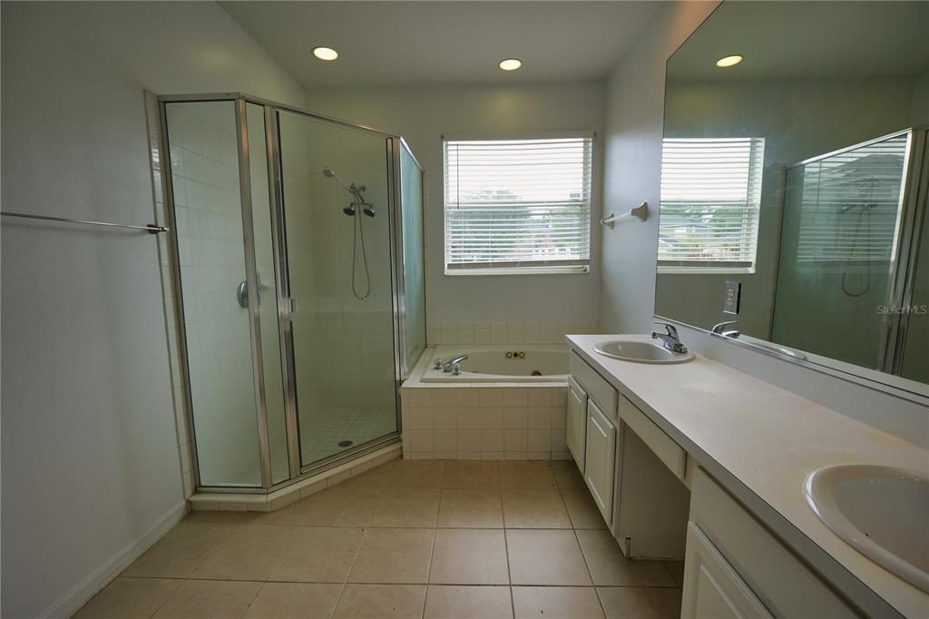 For Sale: $490,000 (4 beds, 2 baths, 1941 Square Feet)