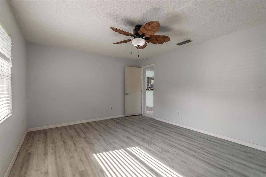 For Sale: $357,500 (3 beds, 2 baths, 1903 Square Feet)