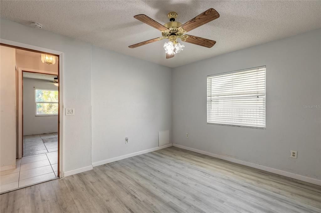 For Sale: $357,500 (3 beds, 2 baths, 1903 Square Feet)