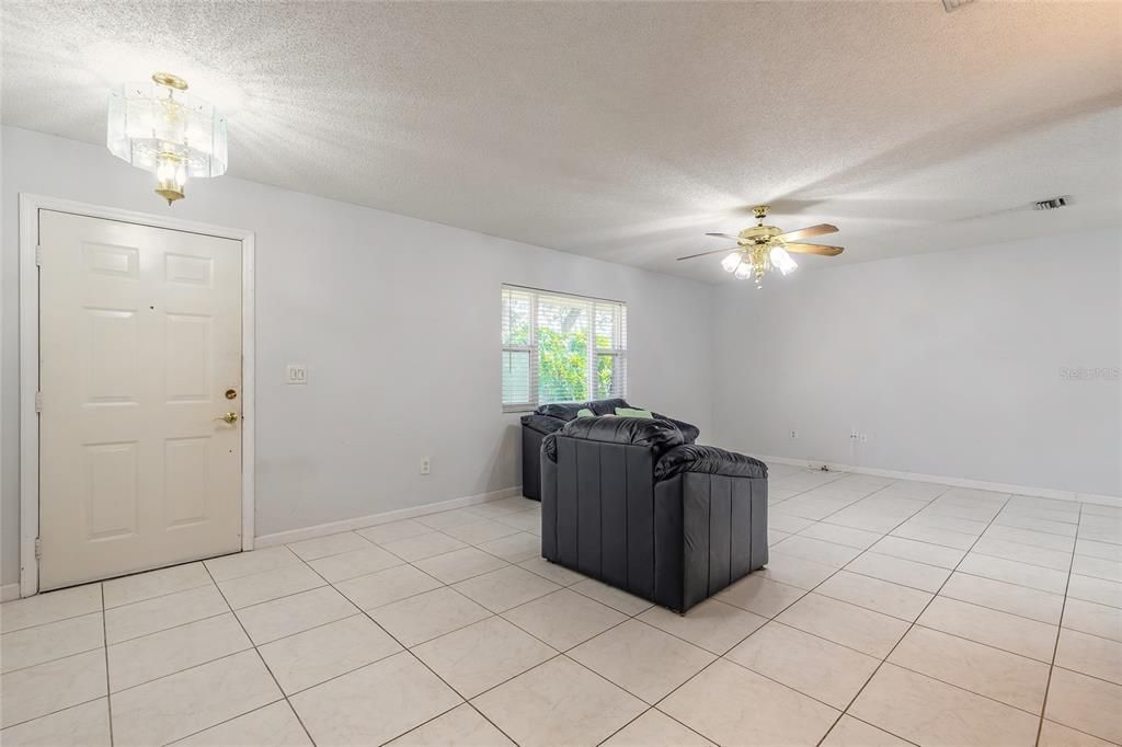 For Sale: $357,500 (3 beds, 2 baths, 1903 Square Feet)