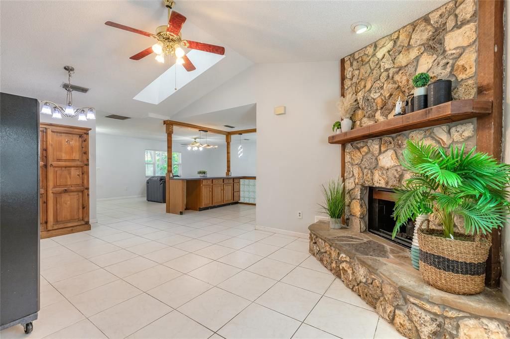 For Sale: $357,500 (3 beds, 2 baths, 1903 Square Feet)