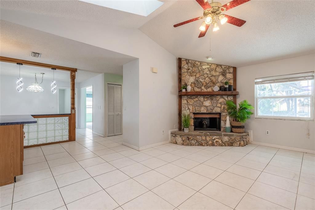 For Sale: $357,500 (3 beds, 2 baths, 1903 Square Feet)