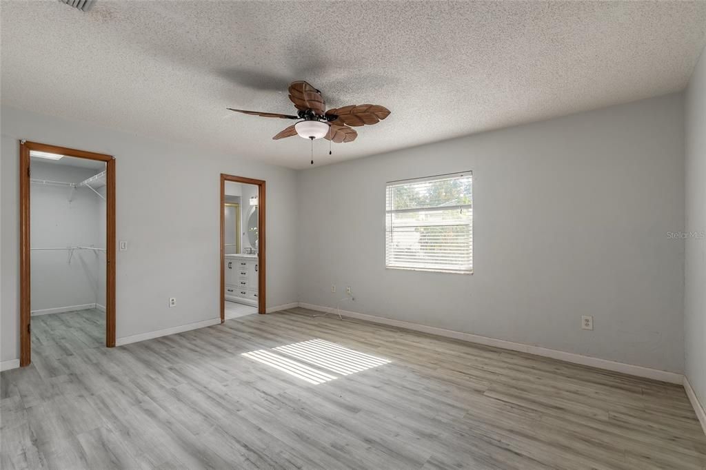 For Sale: $357,500 (3 beds, 2 baths, 1903 Square Feet)