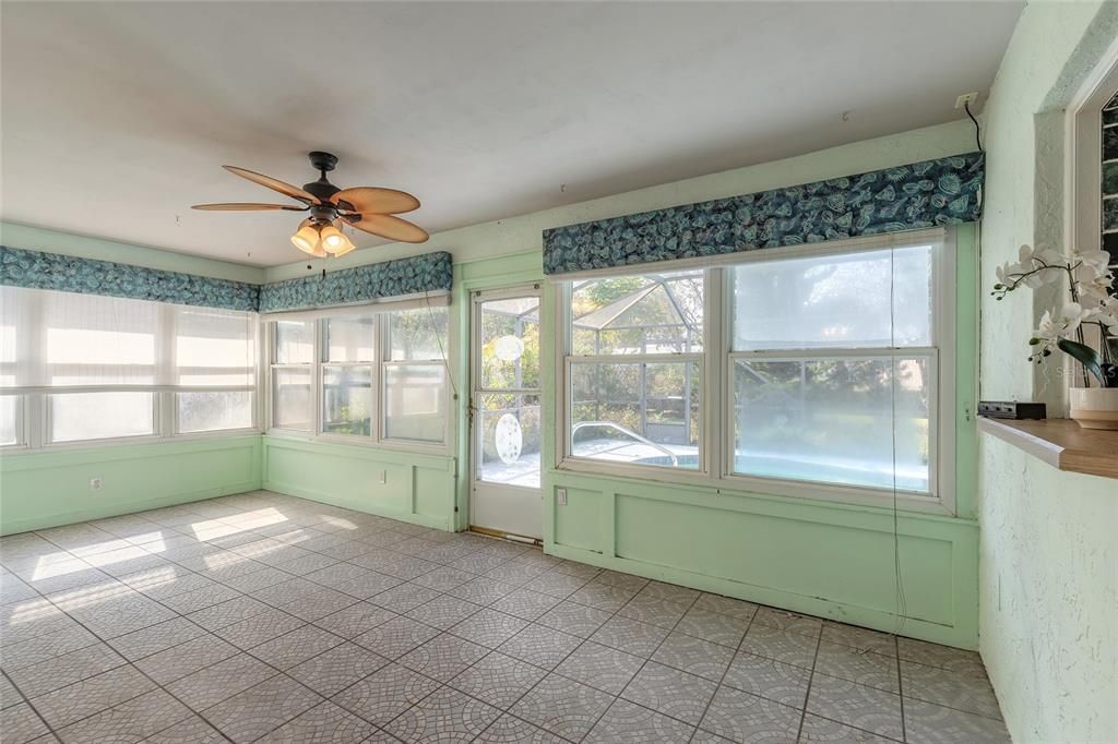 For Sale: $357,500 (3 beds, 2 baths, 1903 Square Feet)