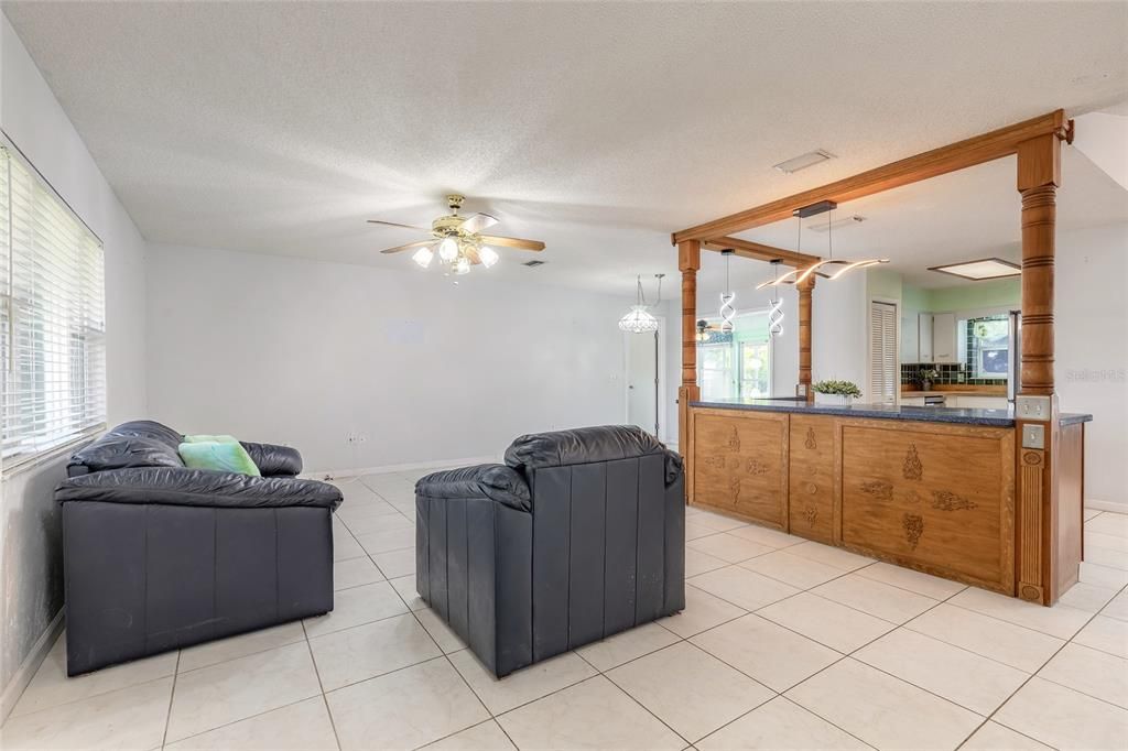 For Sale: $357,500 (3 beds, 2 baths, 1903 Square Feet)