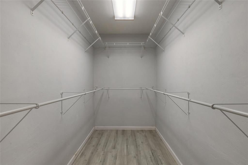 For Sale: $357,500 (3 beds, 2 baths, 1903 Square Feet)