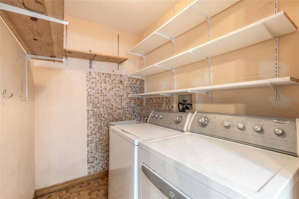For Sale: $357,500 (3 beds, 2 baths, 1903 Square Feet)