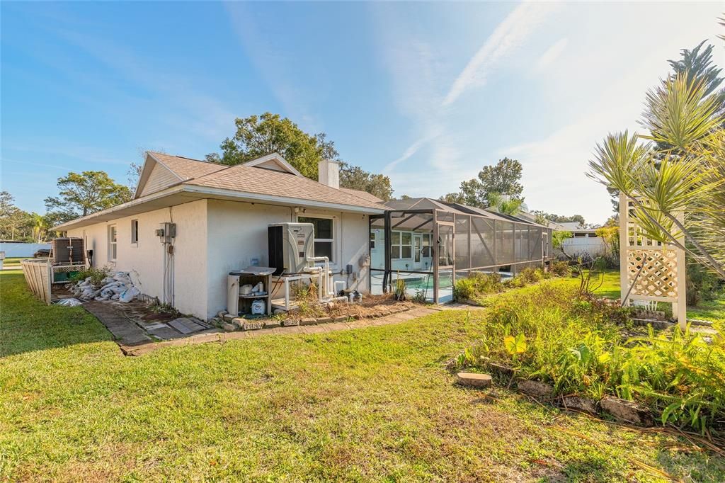 For Sale: $357,500 (3 beds, 2 baths, 1903 Square Feet)